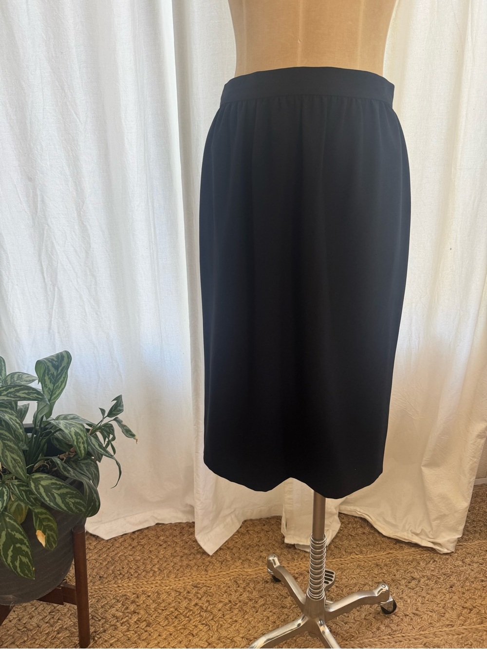 Oscar de la Renta Black Pencil Midi Skirt